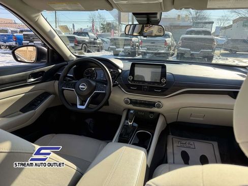 Used 2024 Nissan Altima 2.5 SV image 20