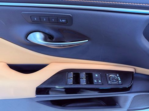 Certified 2025 Lexus ES 300h 300h NAV/PARK AST/1 OWNER/CLEA image 18