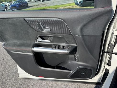 Used 2025 Mercedes-Benz GLA 250 image 17