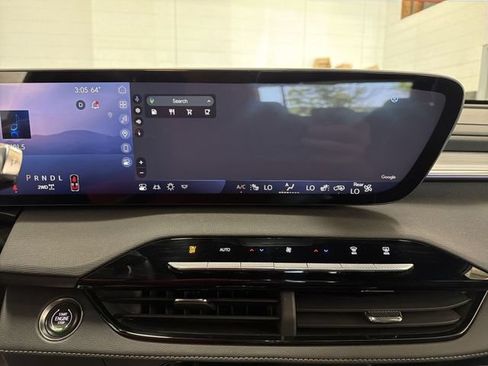 Certified 2025 Buick Enclave Preferred w/ LPO, Floor Liner Package AWD/4WD image 18