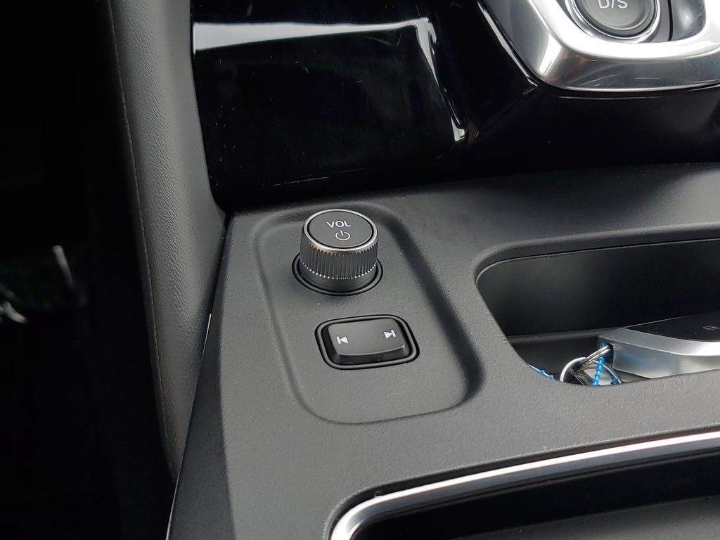 Certified 2026 Acura MDX w/ Technology Package FWD image 28