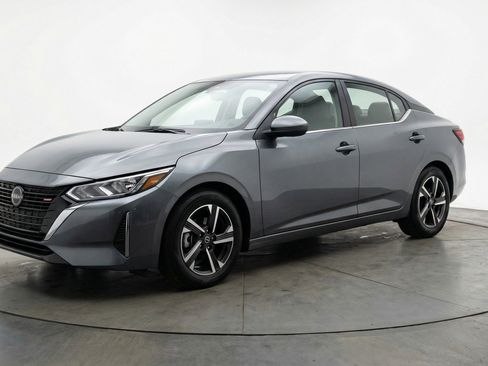 Used 2025 Nissan Sentra SV FWD image 3