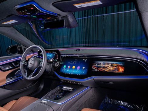 New 2026 Mercedes-Benz E 450 4MATIC Sedan image 4