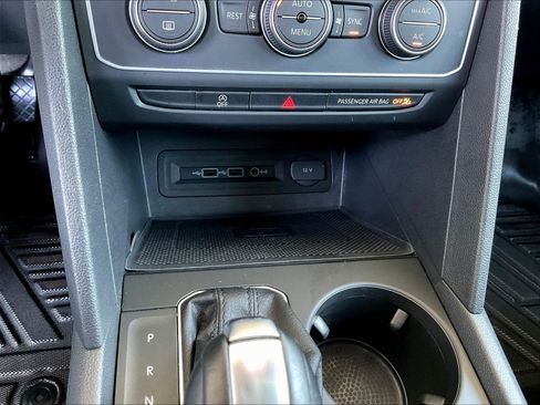 Used 2021 Volkswagen Atlas SE w/ Towing Package FWD image 15