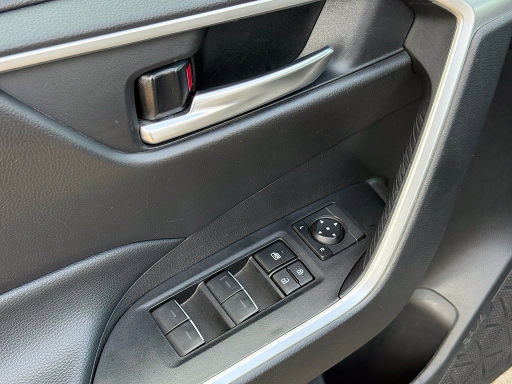 Used 2024 Toyota RAV4 XLE FWD image 22
