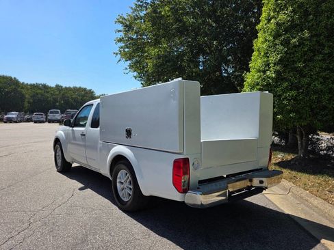Used 2016 Nissan Frontier SV RWD image 3