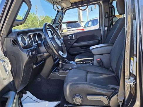 Used 2019 Jeep Wrangler Unlimited Sahara image 5