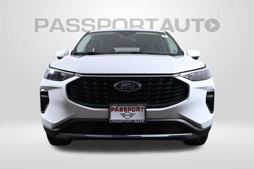 Used 2023 Ford Escape Active w/ Tech Pack #2 AWD/4WD image 2