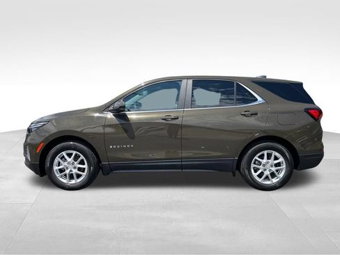 Used 2023 Chevrolet Equinox LT FWD image 2