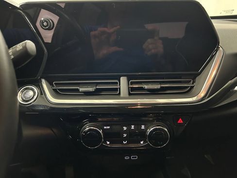 Used 2024 Chevrolet Trax ACTIV w/ Driver Confidence Package FWD image 19