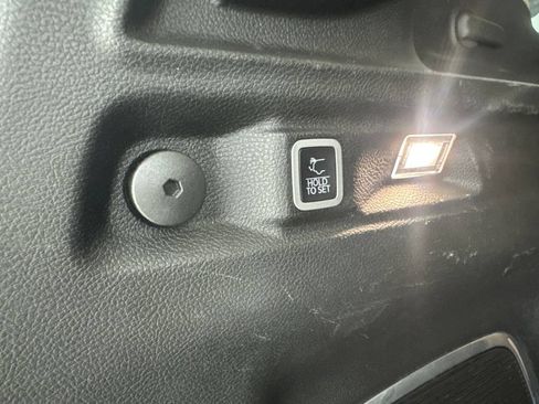Used 2022 Jeep Grand Cherokee L Limited AWD/4WD image 90