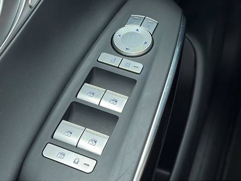 Used 2025 Genesis GV70 2.5T AWD/4WD image 18