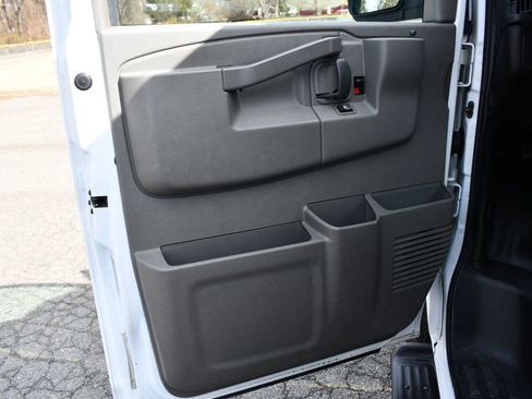 Used 2022 Chevrolet Express 3500 LS image 17