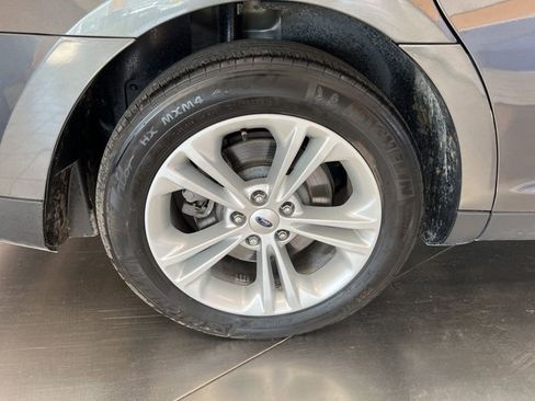 Used 2019 Ford Taurus SE FWD image 9