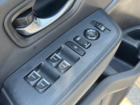 Used 2025 Honda Pilot Sport image 12