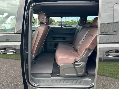 Used 2025 Volkswagen ID. Buzz Pro S RWD image 46