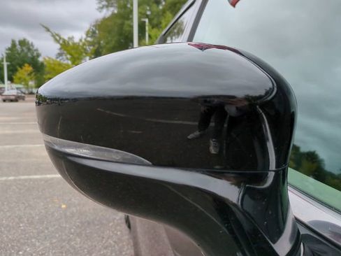 Used 2024 Chrysler Pacifica Touring-L image 12