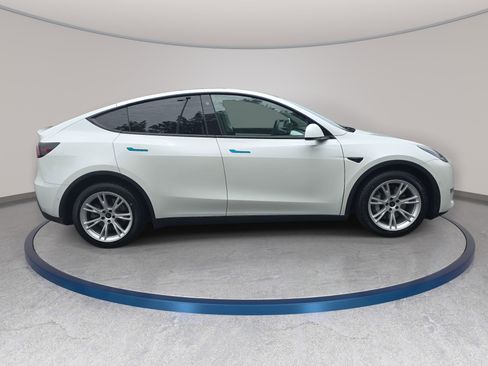 Used 2021 Tesla Model Y Long Range AWD/4WD image 4