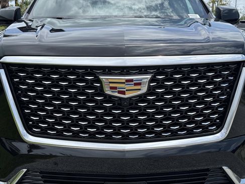 Used 2025 Cadillac Escalade Premium Luxury AWD/4WD image 8