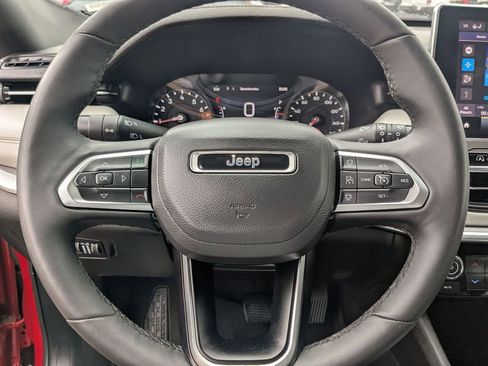 Used 2025 Jeep Compass Limited image 17