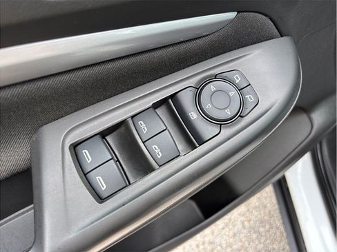 Used 2023 Chevrolet Bolt EUV LT FWD image 18