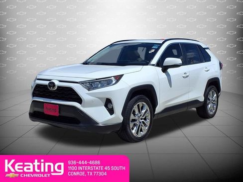 Used 2020 Toyota RAV4 XLE Premium FWD image 4