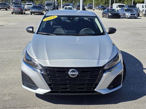 Used 2024 Nissan Altima 2.5 SV image 2