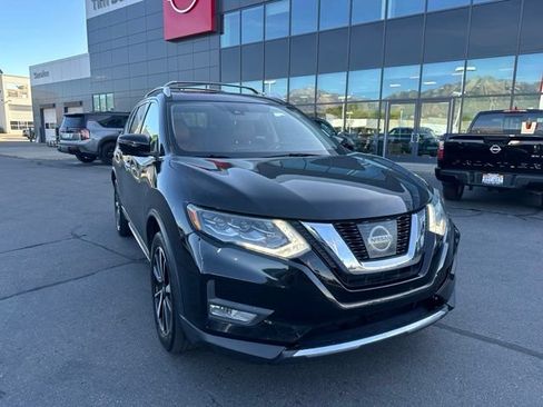 Used 2017 Nissan Rogue Platinum AWD/4WD image 3