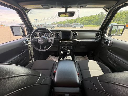 Used 2023 Jeep Gladiator Sport AWD/4WD image 21