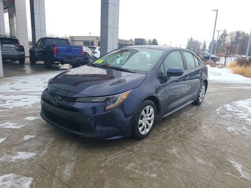 Used 2024 Toyota Corolla LE image 3