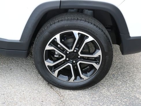 Used 2022 Jeep Compass Limited image 9