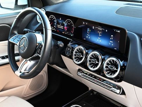 Certified 2025 Mercedes-Benz GLA 250 image 10