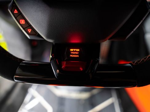 Used 2021 Lamborghini Huracan STO RWD image 62