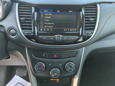 Used 2022 Chevrolet Trax LT w/ Sport Edition image 27