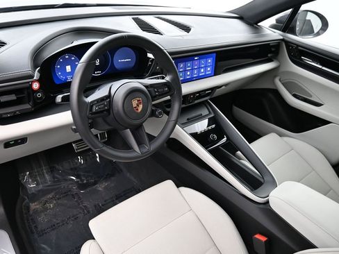 Used 2025 Porsche Macan 4S Electric image 5