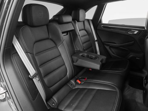 Used 2025 Porsche Macan Turbo image 25