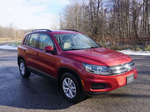 Used 2016 Volkswagen Tiguan S image 1