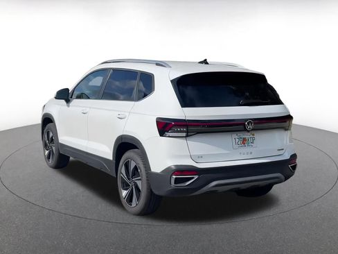 Used 2025 Volkswagen Taos SE image 11