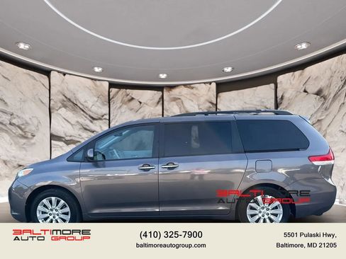 Used 2014 Toyota Sienna XLE w/ Entertainment Package AWD/4WD image 7