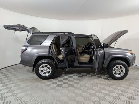 Used 2016 Toyota 4Runner SR5 AWD/4WD image 9