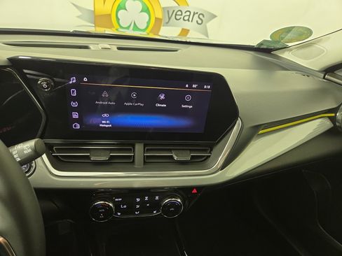 Used 2024 Chevrolet Trax LT w/ LT Convenience Package FWD image 21