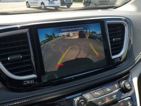 Certified 2023 Chrysler Pacifica Touring-L FWD image 14