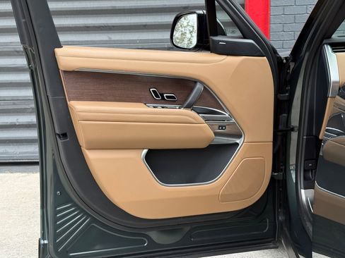 Used 2025 Land Rover Range Rover Long Wheelbase SE image 10