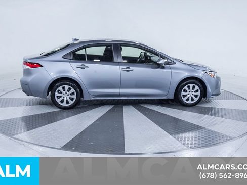 Used 2025 Toyota Corolla LE FWD image 11