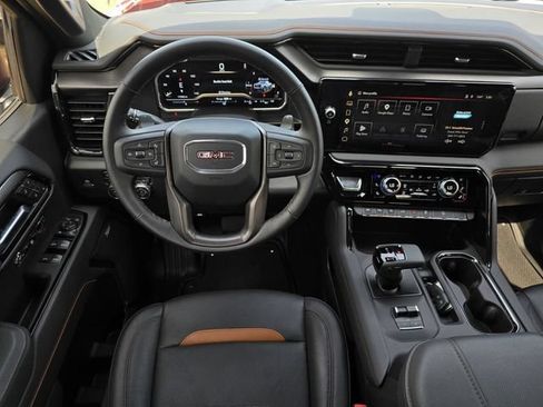 Used 2025 GMC Sierra 1500 AT4 w/ AT4 Premium Package AWD/4WD image 14