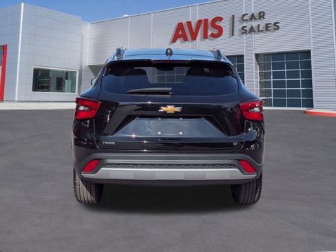 Used 2025 Chevrolet Trax LT w/ LT Convenience Package image 7
