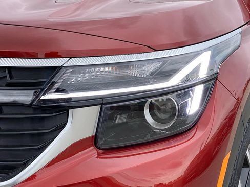 New 2026 Kia Seltos S FWD image 8