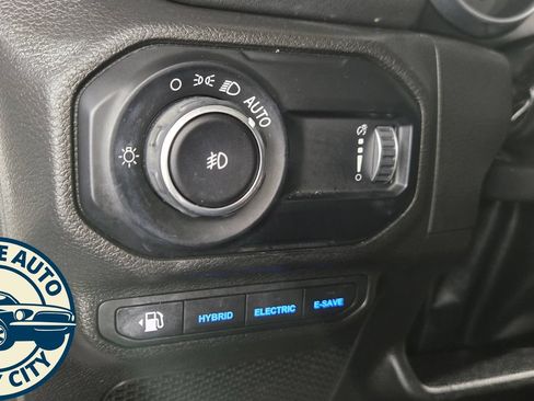 Used 2023 Jeep Wrangler Unlimited Sahara w/ Cold Weather Group AWD/4WD image 22
