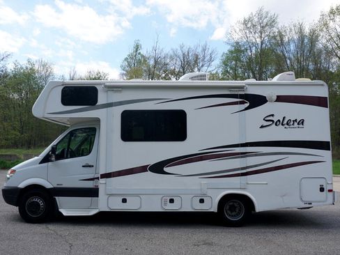 Used 2012 Mercedes-Benz Sprinter 3500 image 2