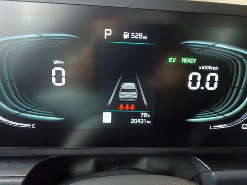 Used 2025 Kia Niro LX FWD image 2